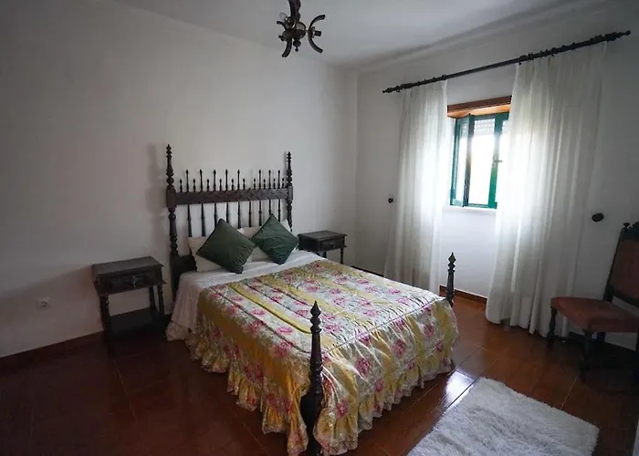 Casa Refugio Com Patio Interior Vakantiehuis Alcobaça